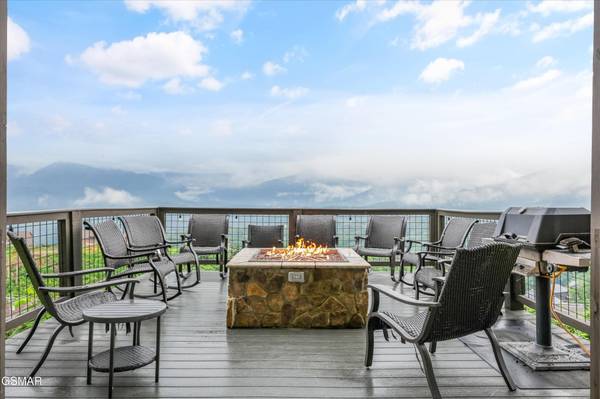 912 Piney Butt Way, Gatlinburg, TN 37738