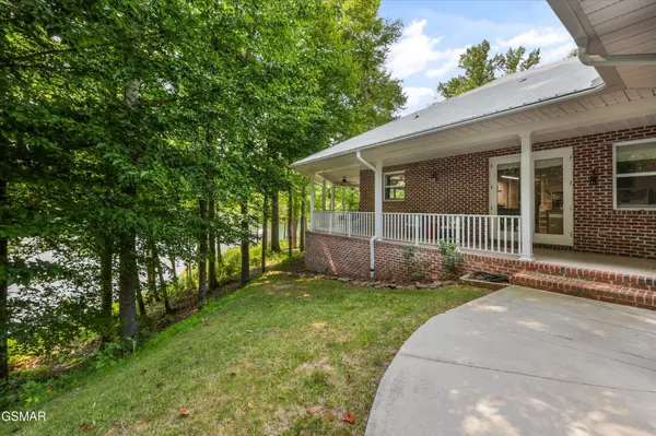860 Black Fox Harbor Road, Washburn, TN 37888