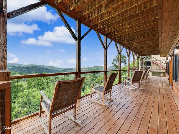 240 Stone Fence Lane, Gatlinburg, TN 37738