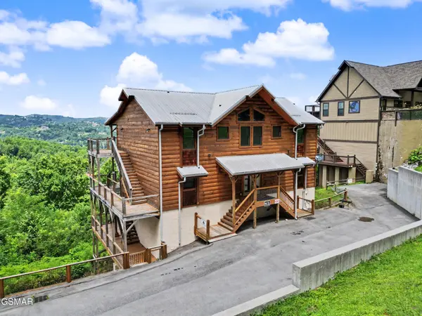 240 Stone Fence Lane, Gatlinburg, TN 37738