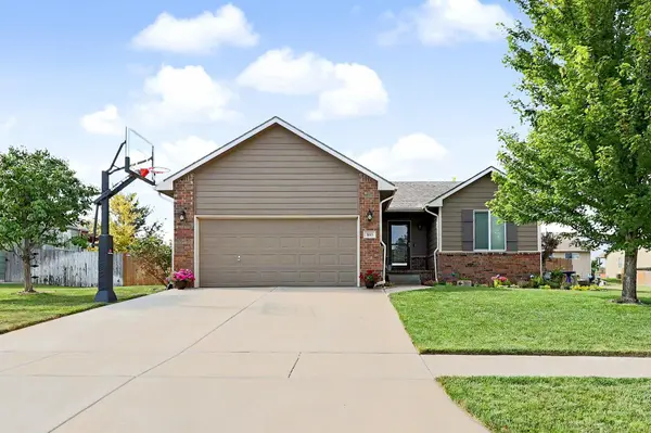 843 E Winding Lane St, Derby, KS 67037