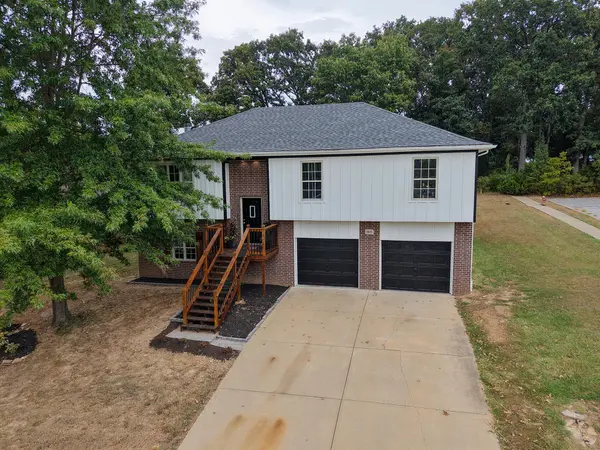 2013 E Jay ST, Ozark, MO 65721
