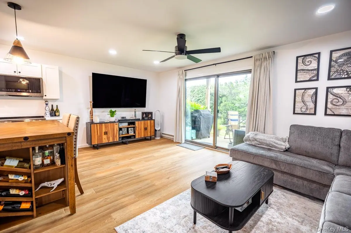 1 anchorage way way #1101, Freeport, NY 11520