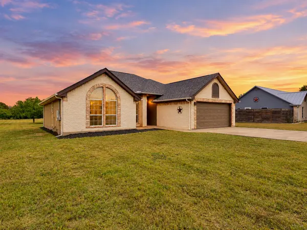84 Thomas DR, Martindale, TX 78655