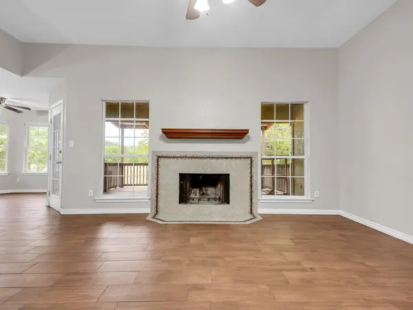 84 Thomas DR, Martindale, TX 78655