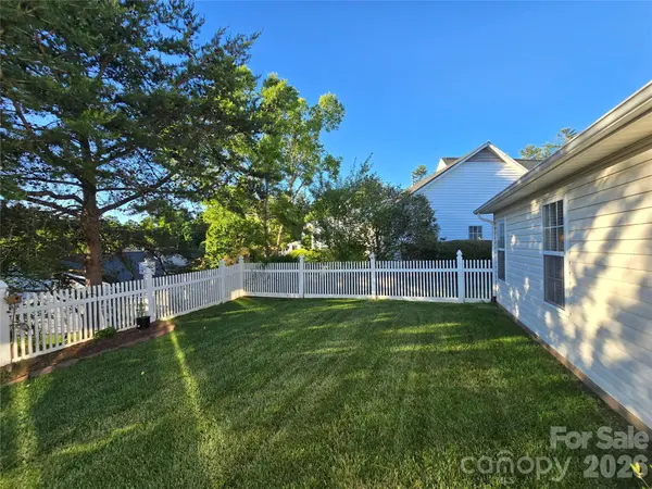 77 Stonehollow RD, Fletcher, NC 28732