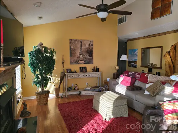 77 Stonehollow RD, Fletcher, NC 28732