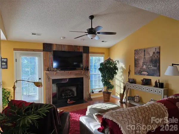 77 Stonehollow RD, Fletcher, NC 28732