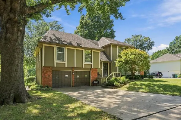 2201 W 120th ST, Leawood, KS 66209