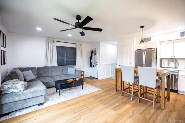 1 anchorage way way #1101, Freeport, NY 11520