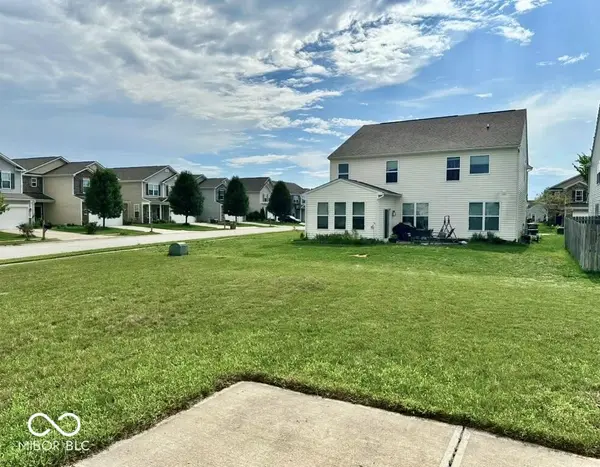 1935 Lakecrest DR, Columbus, IN 47201