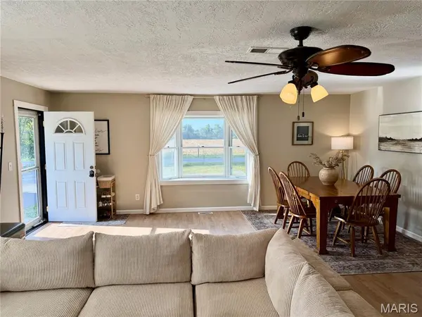 5823 McDaneld RD, Kell, IL 62853