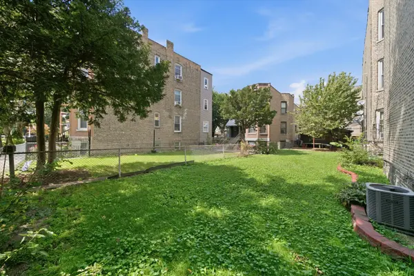 2500 W Walton ST, Chicago, IL 60622