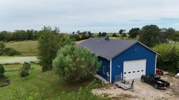 22998 260th AVE, Leclaire, IA 52753