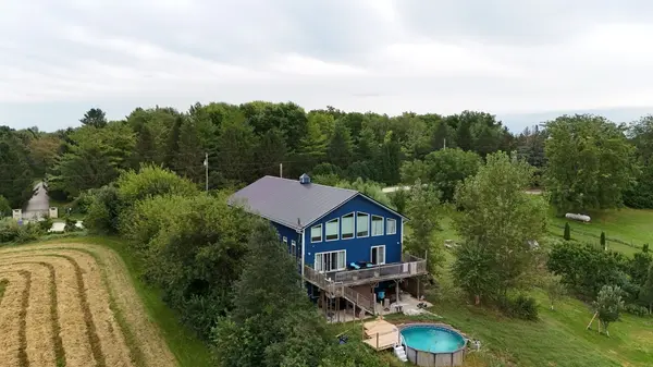 22998 260th AVE, Leclaire, IA 52753