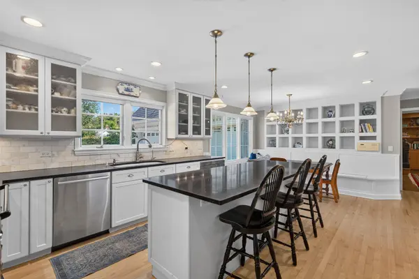 875 Sterling RD, Inverness, IL 60067