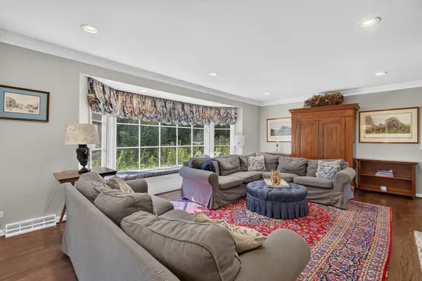 875 Sterling RD, Inverness, IL 60067