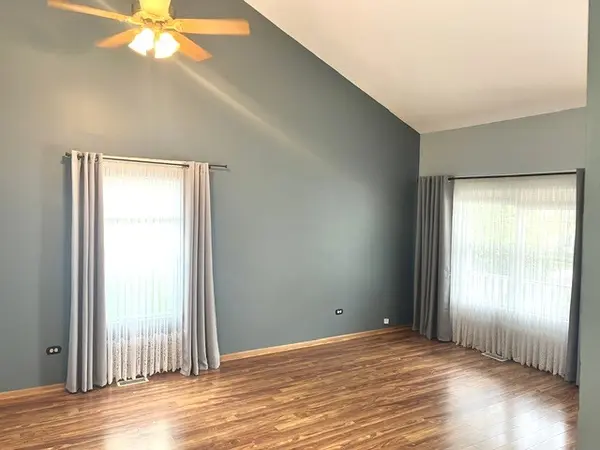 1005 Singer AVE, Lemont, IL 60439