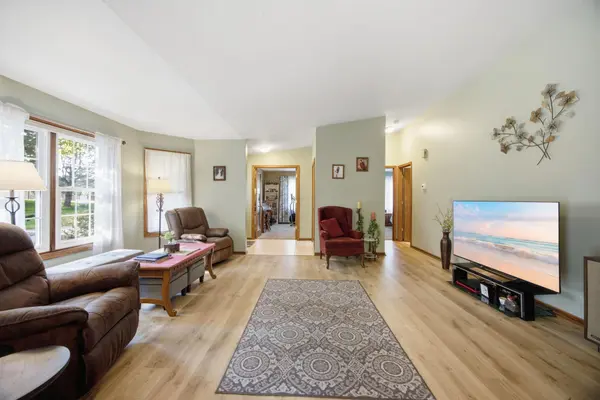 14702 Oak Run LN, Burnsville, MN 55306