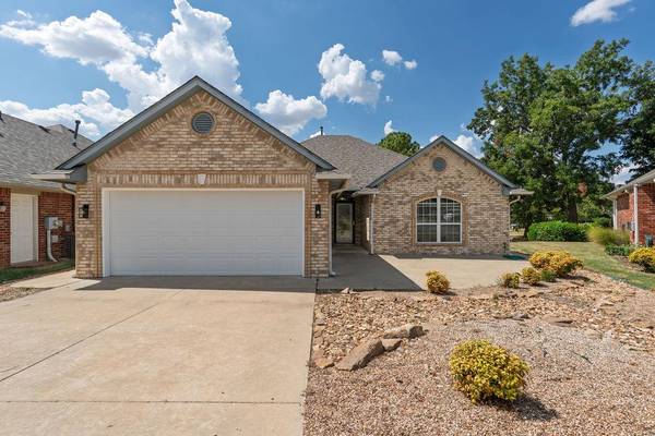 1714 Bridlewood CT, Shawnee, OK 74804
