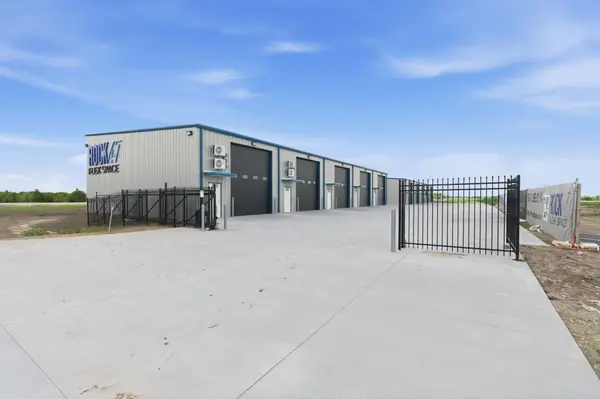 4659 S Rock Rd, Derby, KS 67037-9406