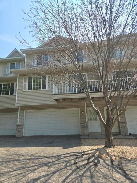 1555 County Road D E #B, Maplewood, MN 55109