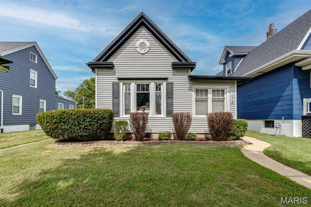 7075 Pernod AVE, St Louis, MO 63139