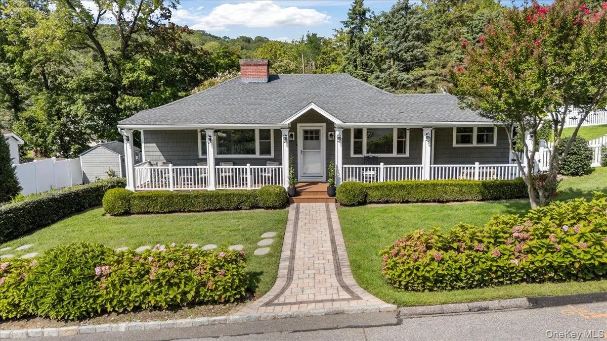 11 Portland PL, Cold Spring Harbor, NY 11724