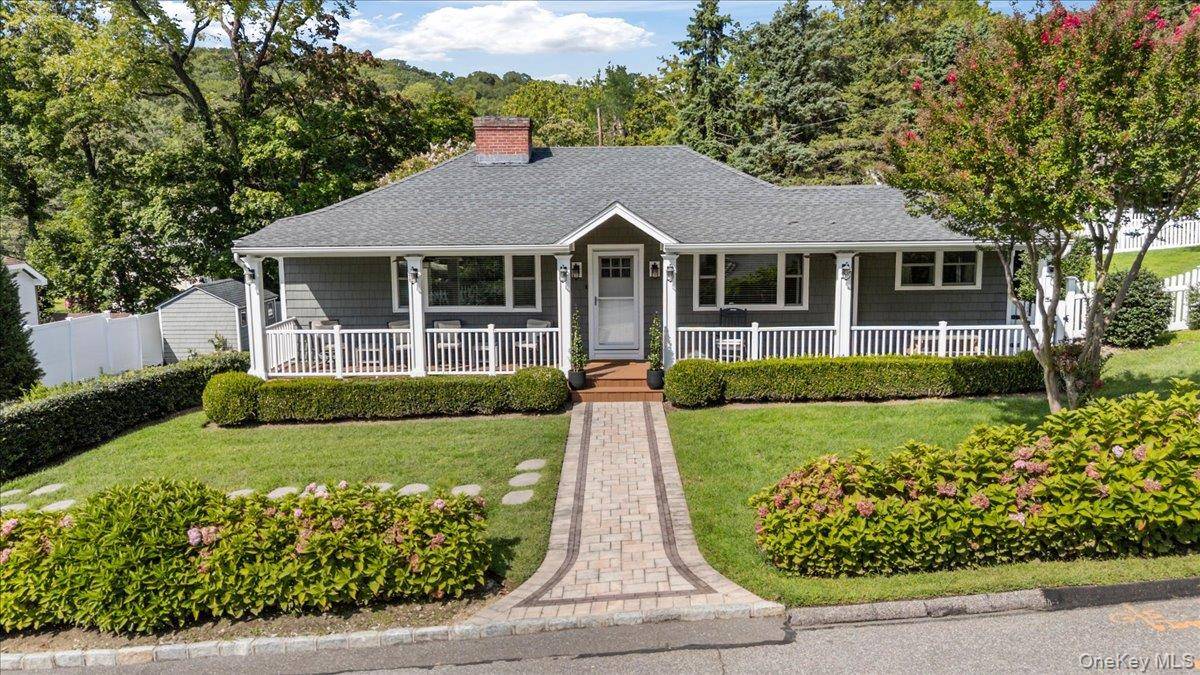 11 Portland PL, Cold Spring Harbor, NY 11724