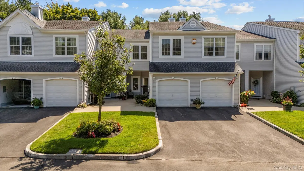 203 Windward CT, Port Jefferson, NY 11777