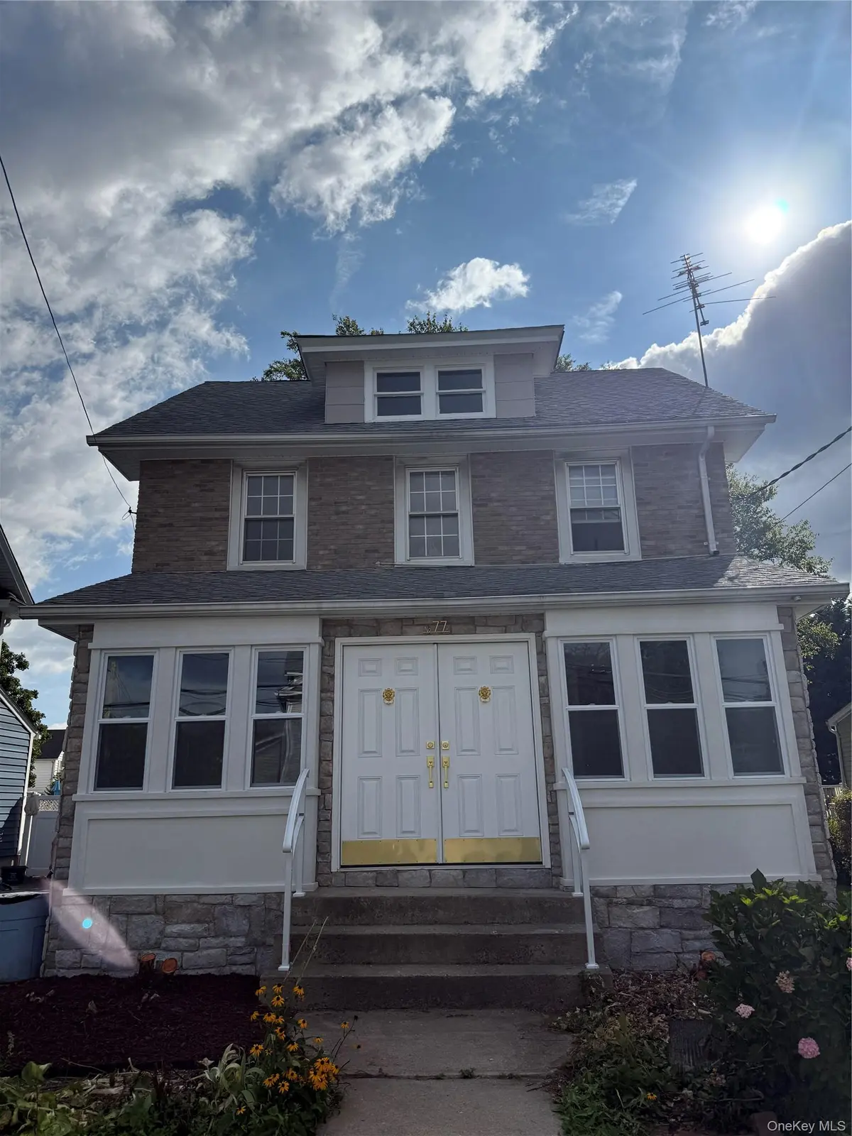 77 Woods AVE, Rockville Centre, NY 11570