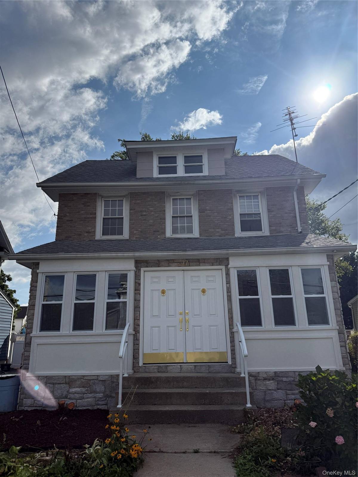 77 Woods AVE, Rockville Centre, NY 11570