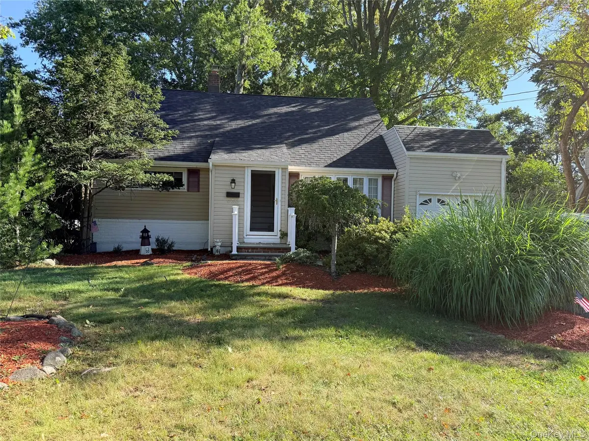 330 Holt DR, Pearl River, NY 10965