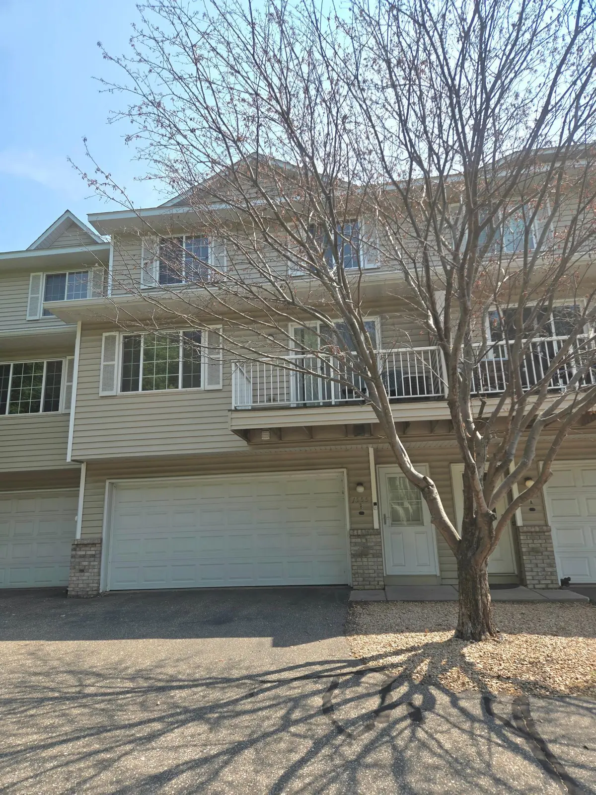 1555 County Road D E #B, Maplewood, MN 55109