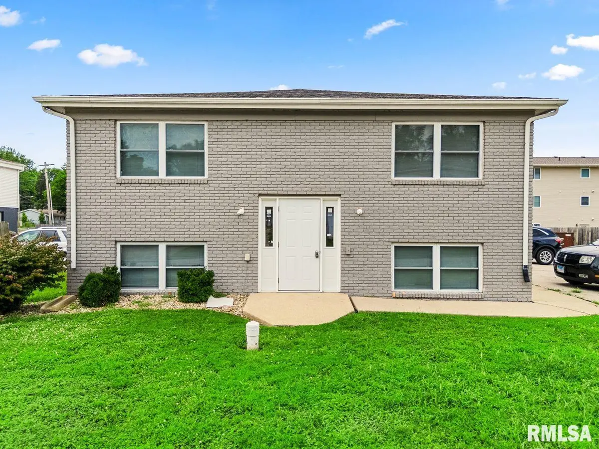 202-204 Lindell DR, Normal, IL 61761