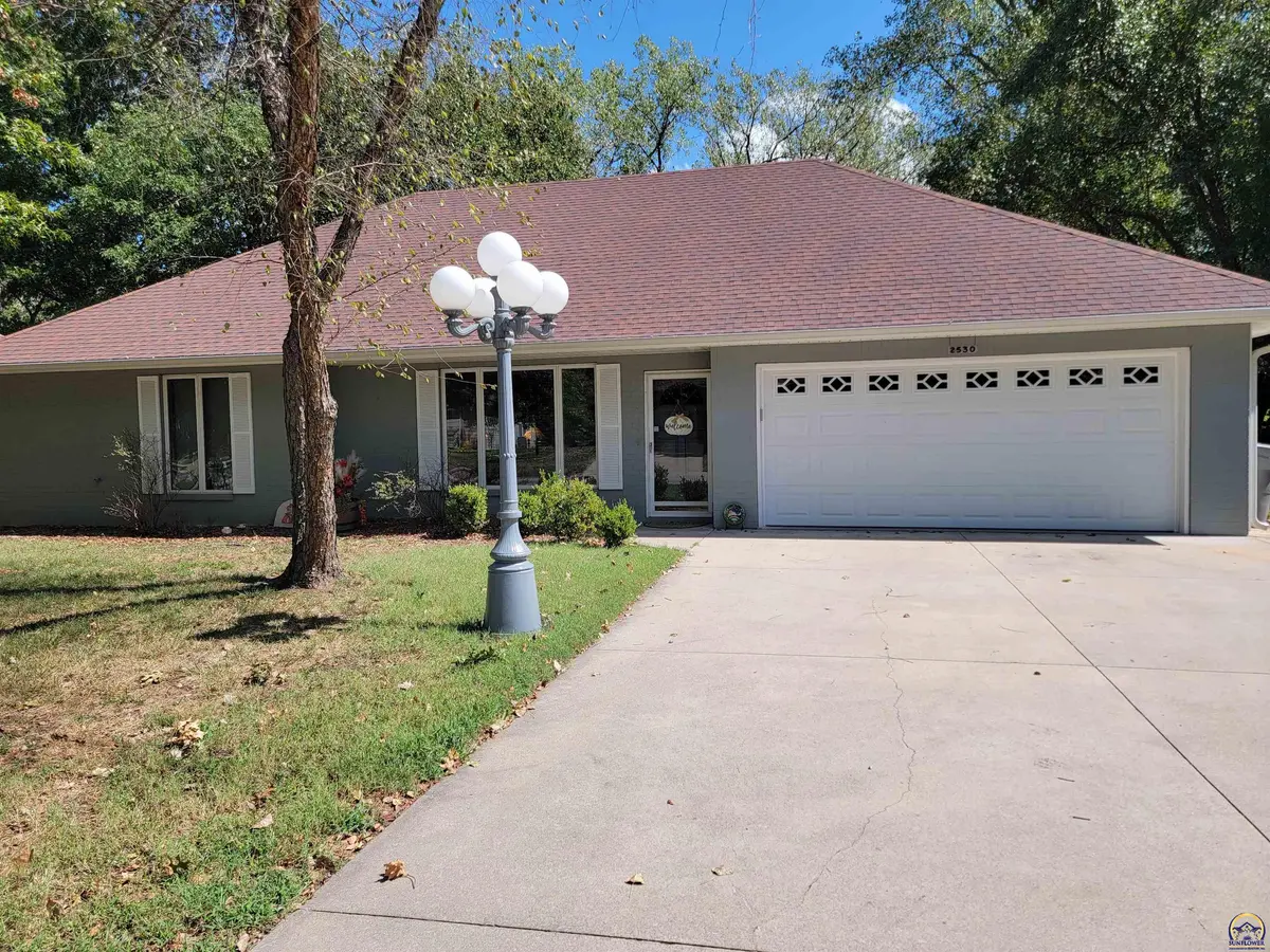2530 Willow LN, Emporia, KS 66801