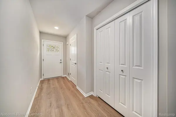 25011 Fairgrove ST, Woodhaven, MI 48183