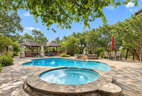 1218 Oakwood LOOP, Wimberley, TX 78676