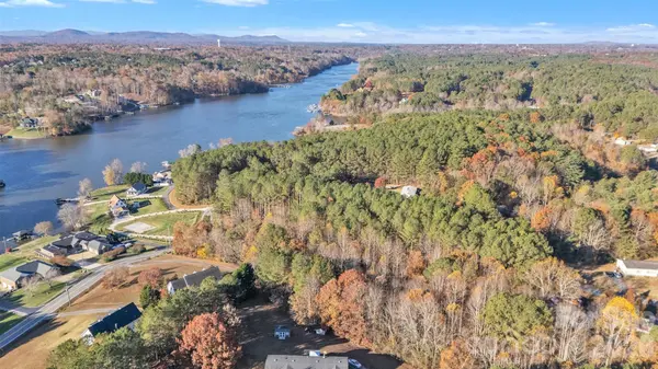 5607 HEATHSTEAD DR, Granite Falls, NC 28630