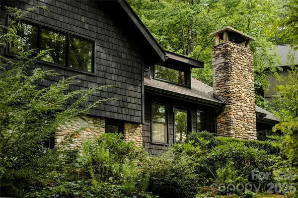 212 SE Shore DR, Lake Toxaway, NC 28747