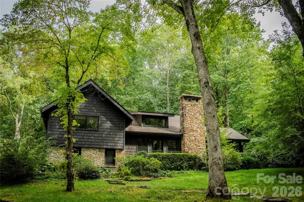 212 SE Shore DR, Lake Toxaway, NC 28747