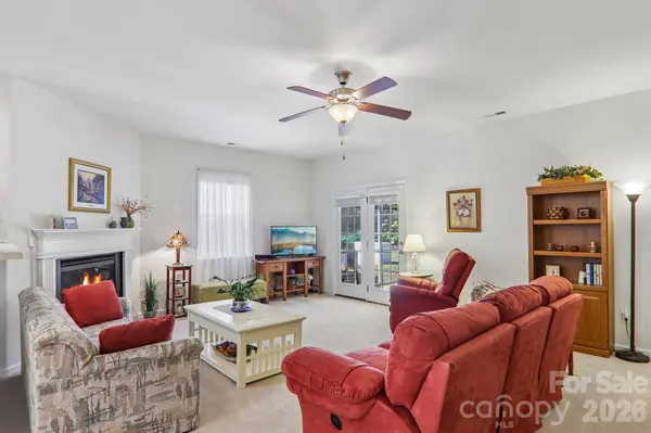 73 Foxtail CT, Hendersonville, NC 28792