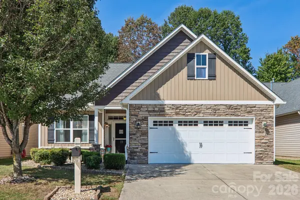 73 Foxtail CT, Hendersonville, NC 28792