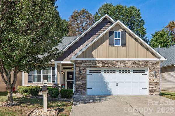 73 Foxtail CT, Hendersonville, NC 28792