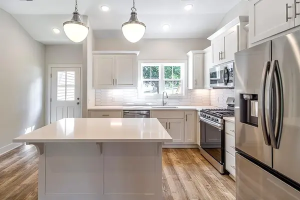 3002 Sheffield LN, St Joseph, MO 64506