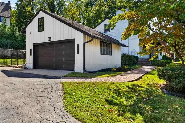 5115 Ward Pkwy, Kansas City, MO 64112