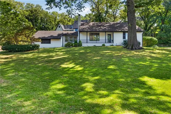 5115 Ward Pkwy, Kansas City, MO 64112