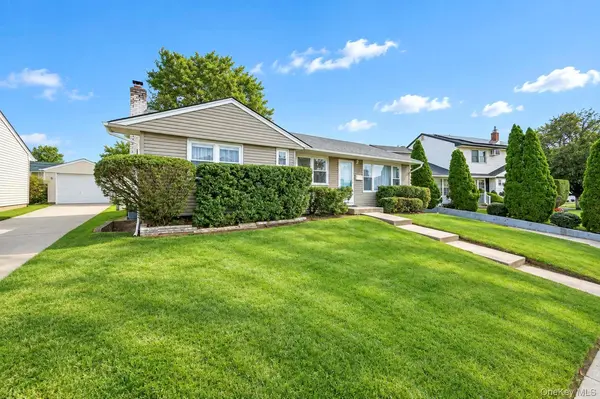 865 Prescott ST, Valley Stream, NY 11580