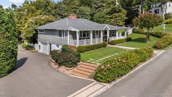 11 Portland PL, Cold Spring Harbor, NY 11724