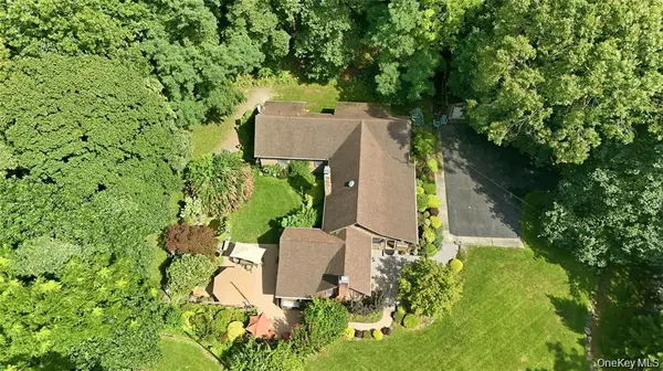 2064 N Country RD, Wading River, NY 11792